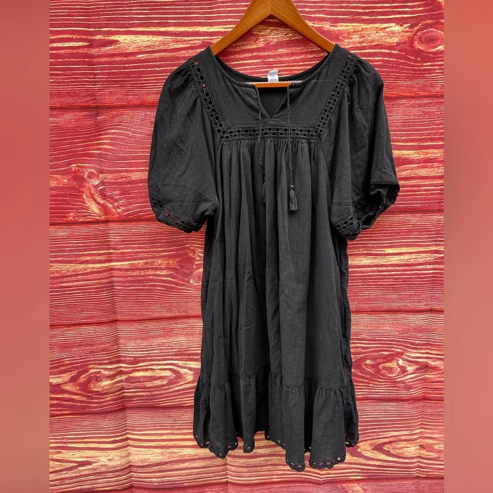 Old Navy size M Black puff sleeve peasant dress crochet accent